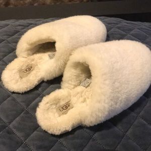 Fluffy ugg slippers
